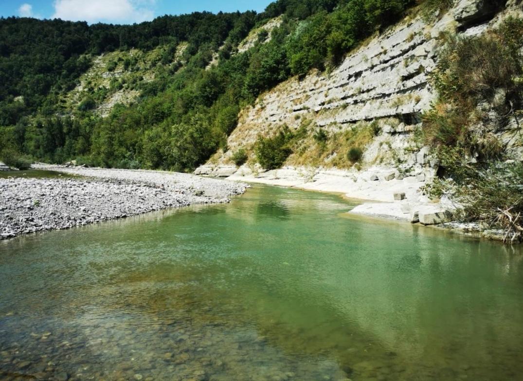 Il Nido Di Matilde _Monolocale Design Sul Fiume_ Apartment Rossena Luaran gambar